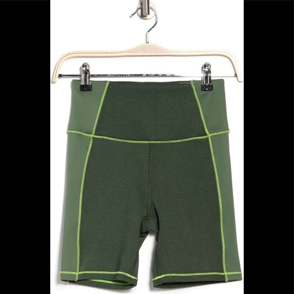 NEW Good American The Dual Life Bike Shorts - Picture 3 of 3
